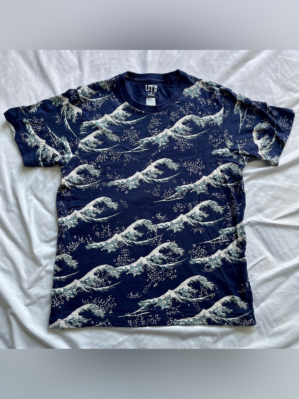 Uniqlo UT x Hokusai Blue Kanagawa Waves Unisex T-Shirt